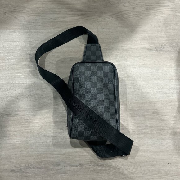 louis Vuitton side bag - Picture 1 of 3